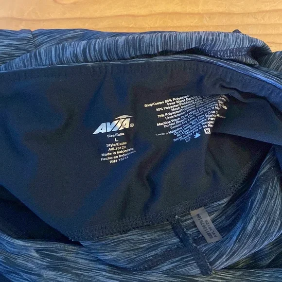 Avia legging capris with mesh detail on legs - Picture 4 of 4